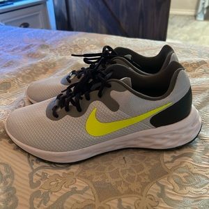 Men Nike tennis shoes